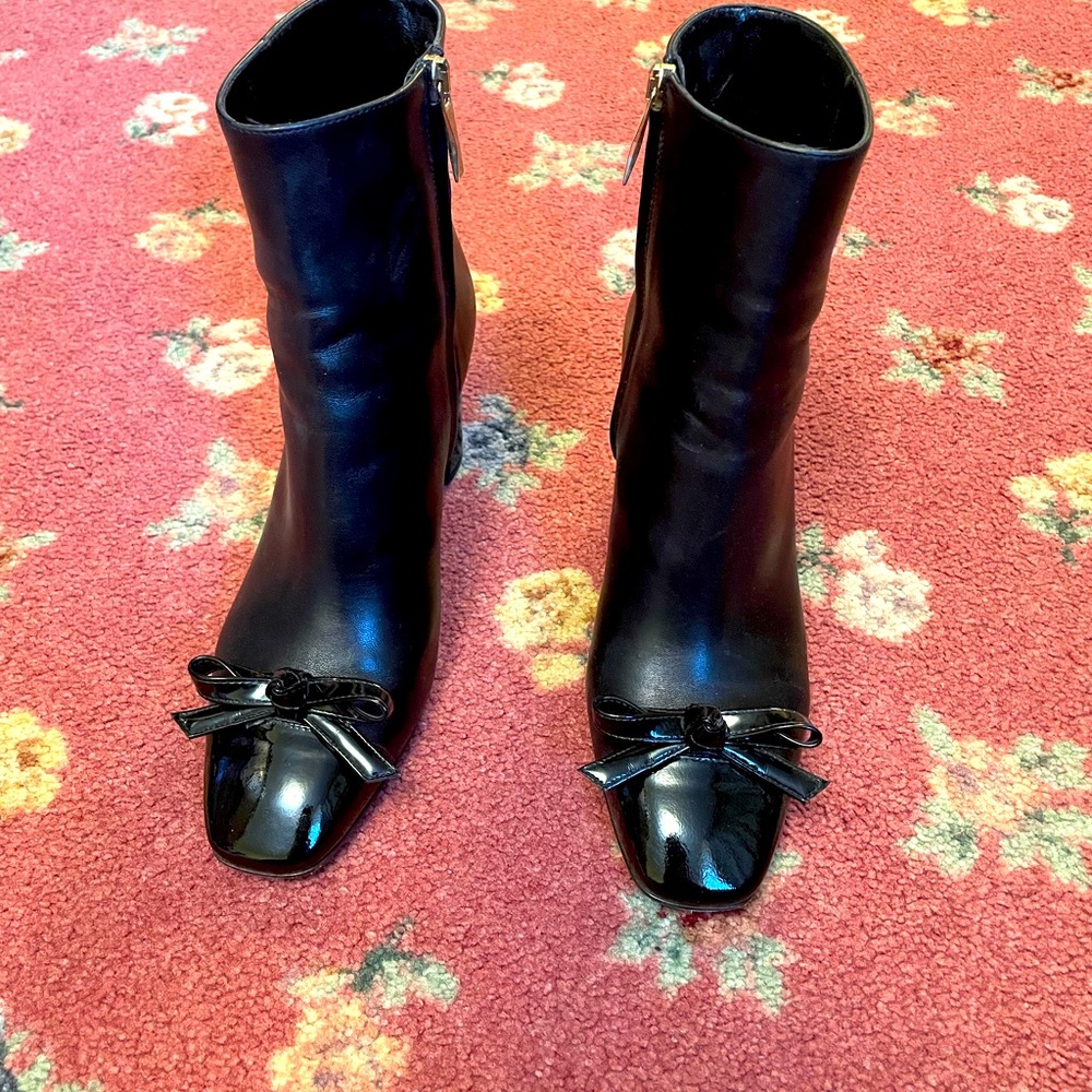 Kate Spade Black Leather Boot with Bow excellent condition size 8 1/2
